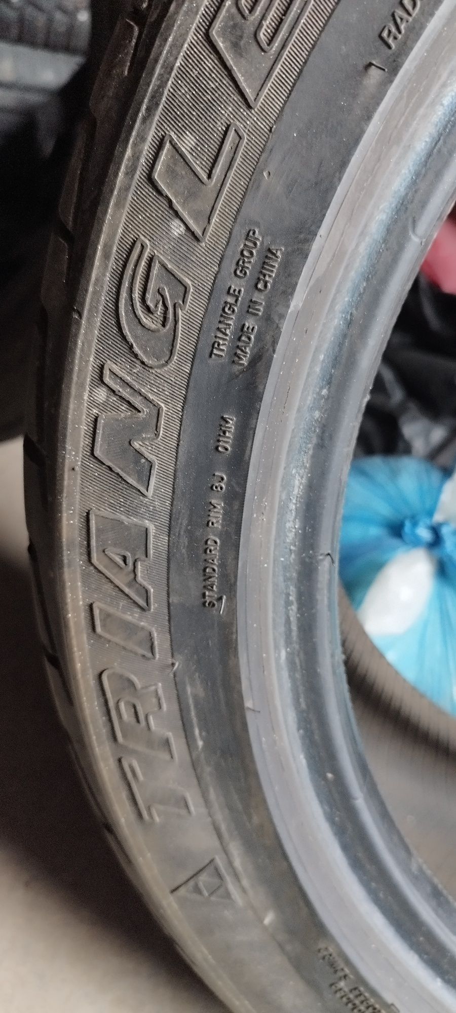 Продам 2шт летние шины 235/45/18