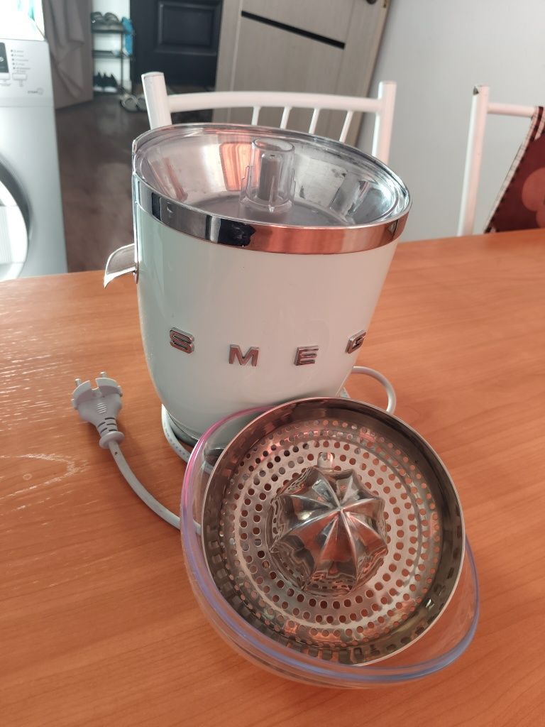 Соковыжималка для цитрусовых Smeg CJF01PGEU Зеленая