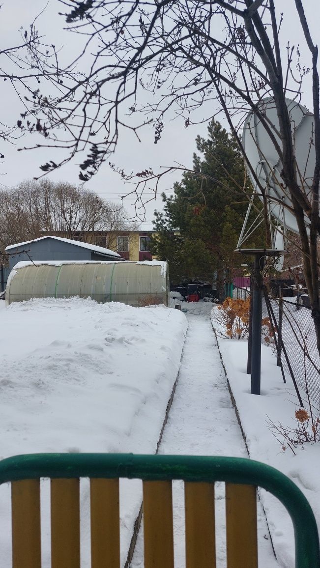 Продам квартиру в бывшем садике огромная площадь со своим усастком