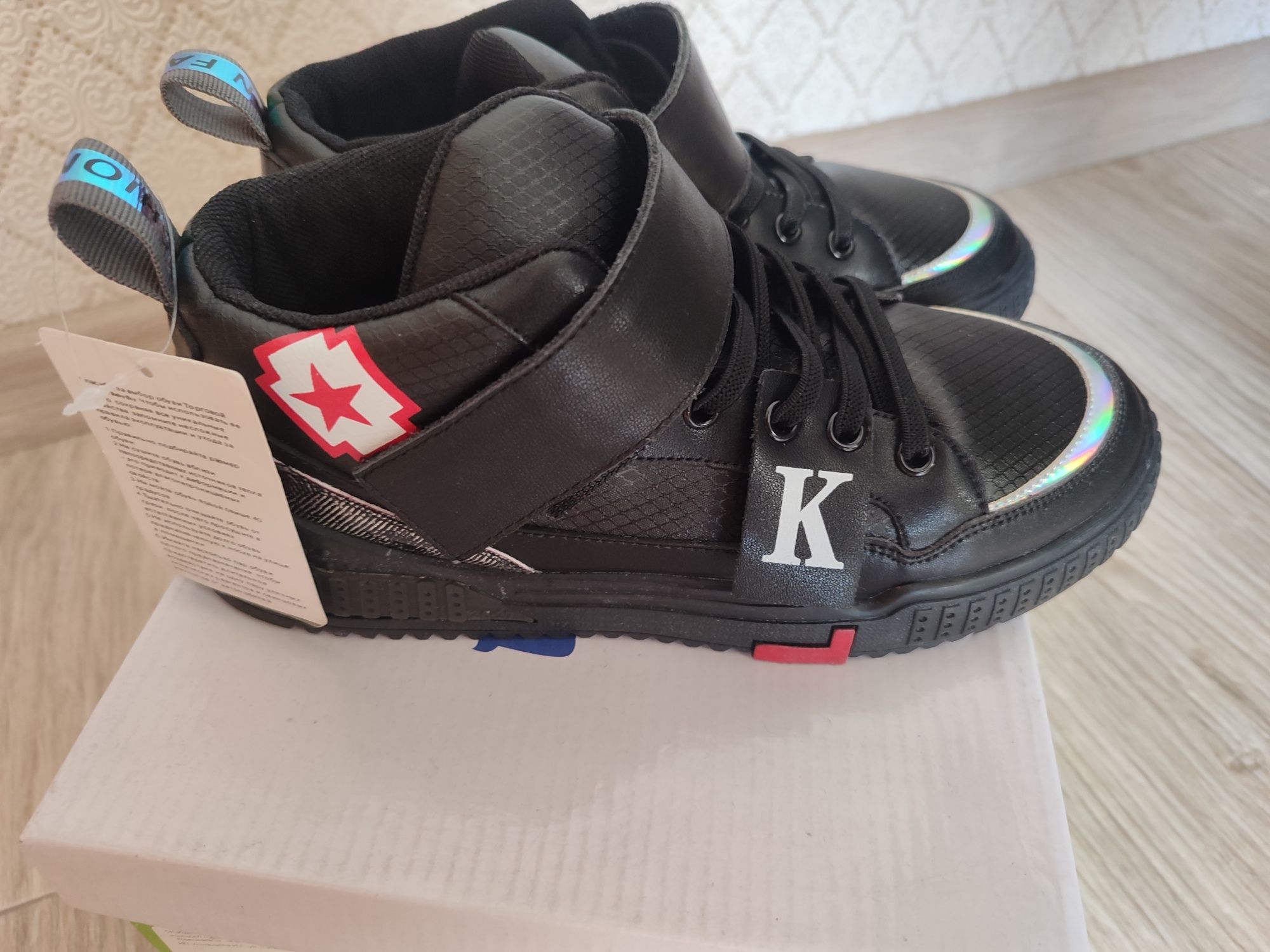 Продам кеды новые!