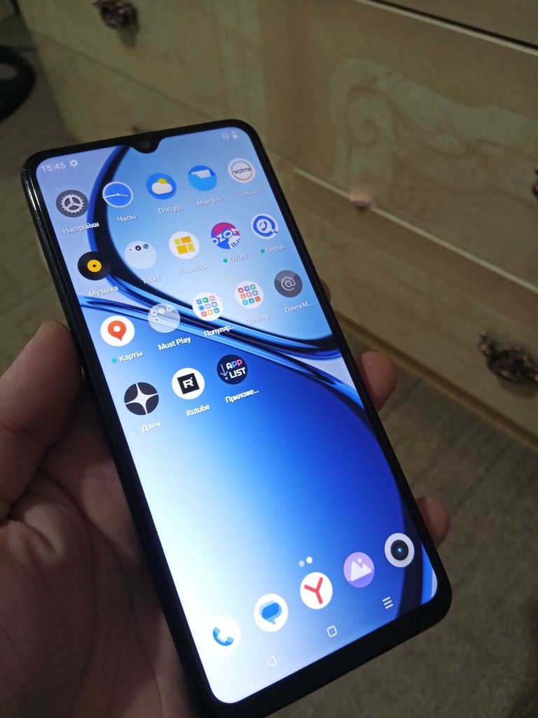 В продаже Realme C51.