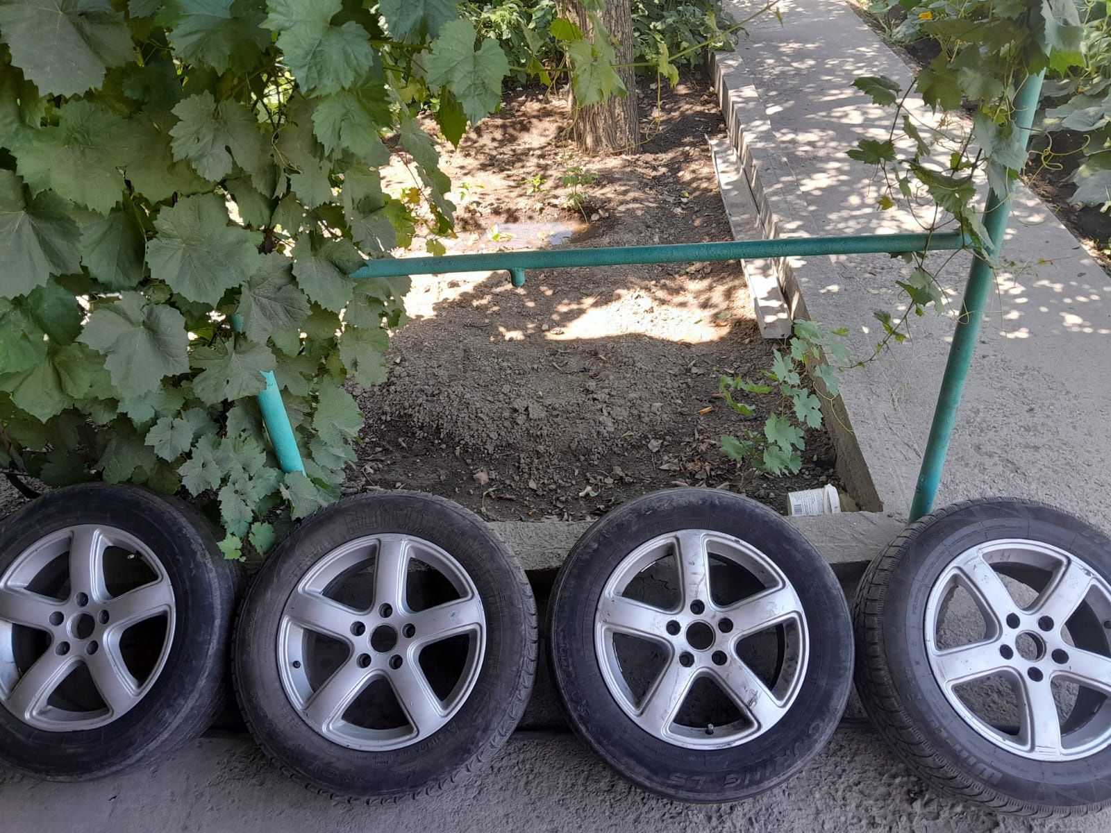 Комплект дисков с резиной 215/60/16
