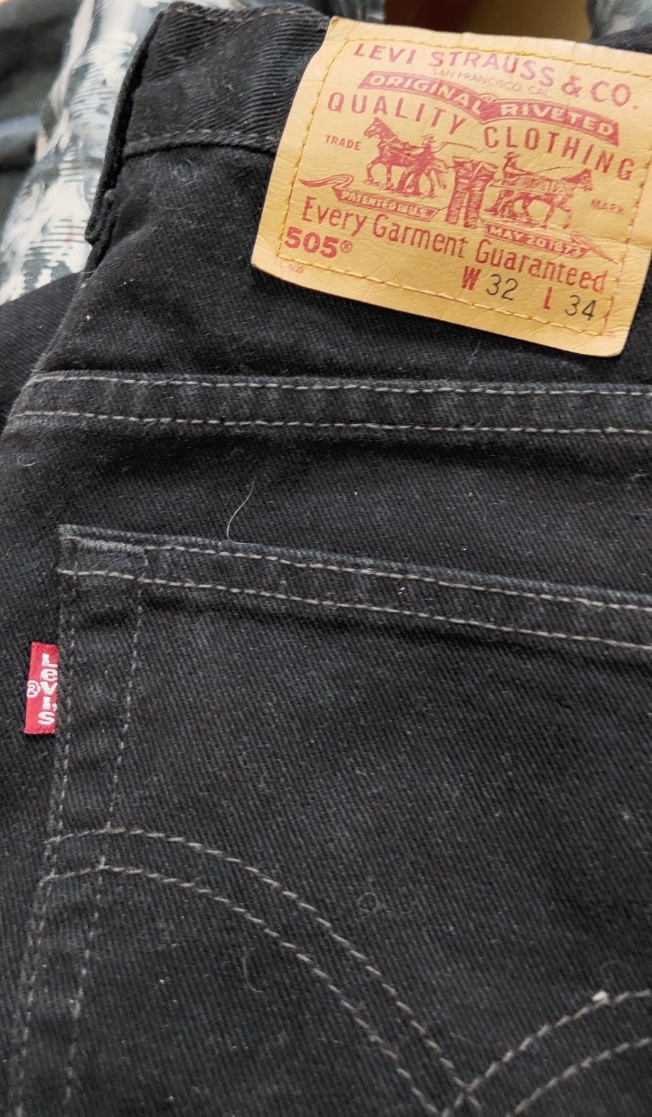 Продам джинсы мужские levi's 4 штуки