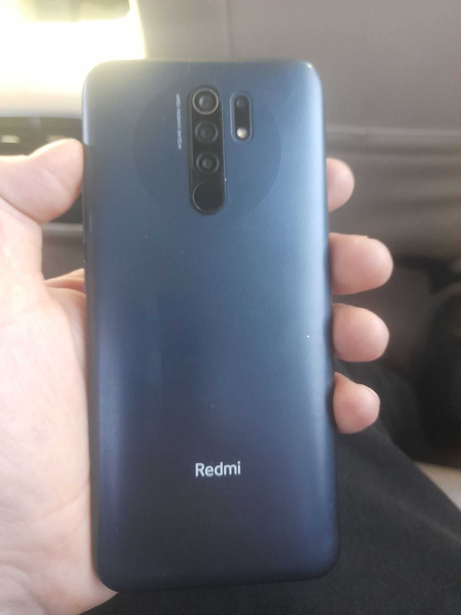 Redmi mi  В хорошем рабочем состоянием без трещин на дисплейе 
64 гб о