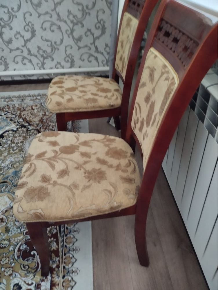Стол со стульями