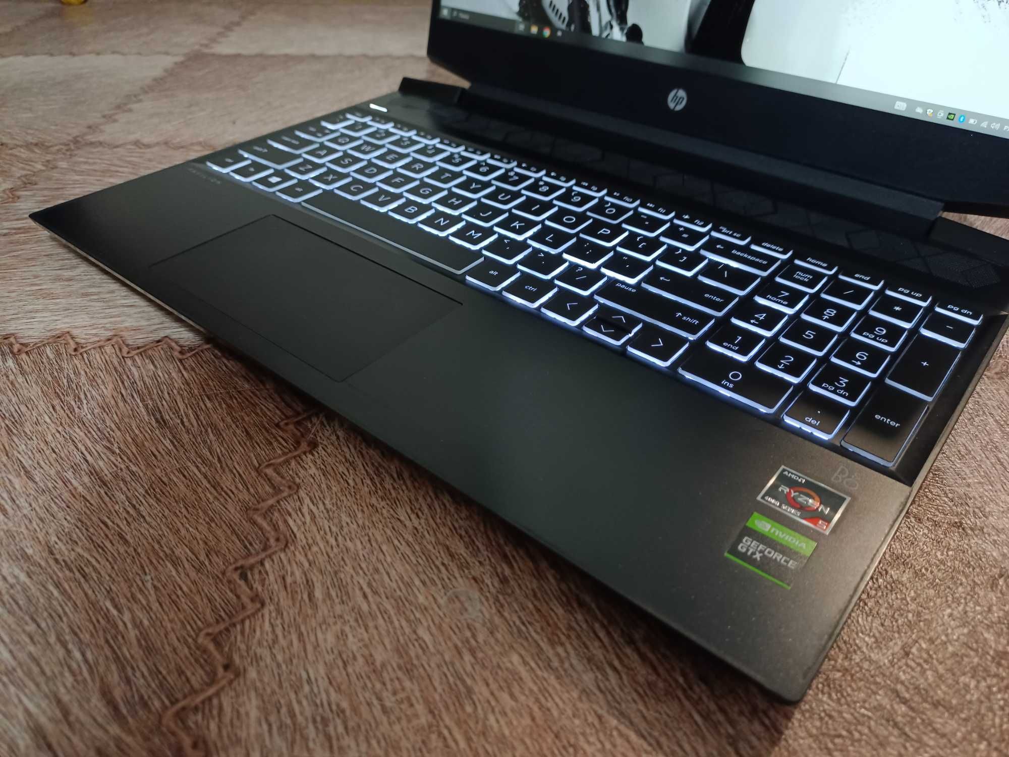 Игровой ноутбук HP Pavilion Gaming 15 в хорошем состоянии