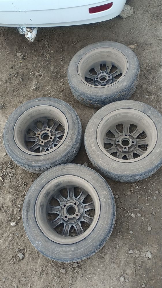 Продам комплект покрышек с дисками