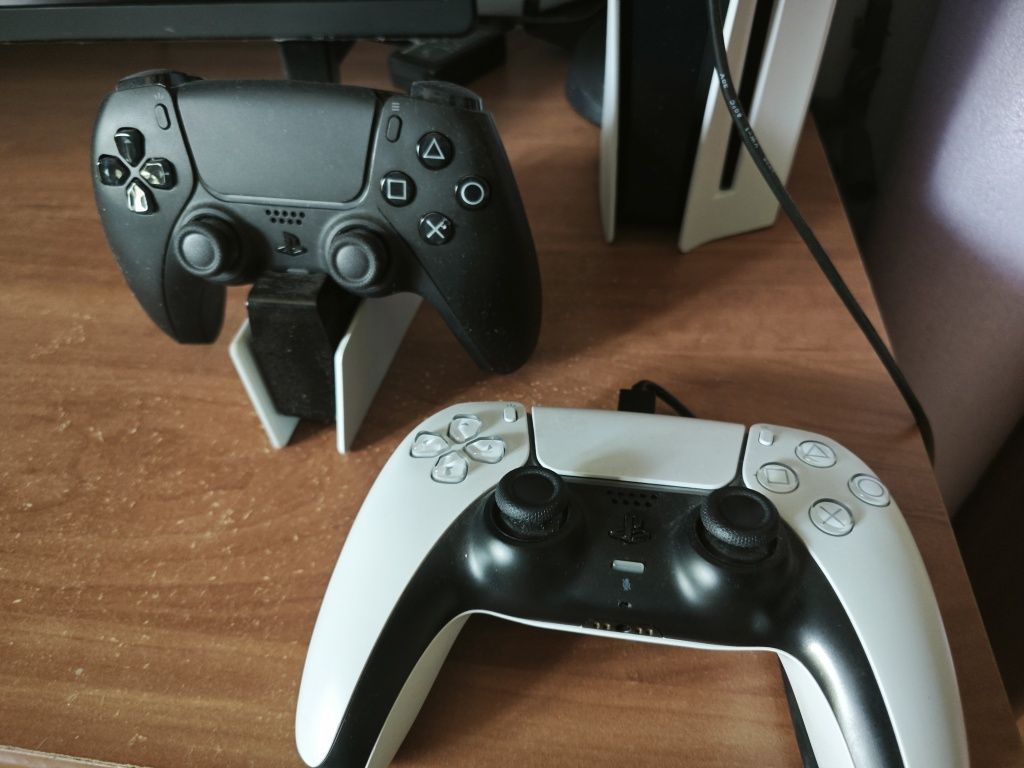 Playstation 5+2 джостика+диск fifa 25 за 250 000 тенге (самовывоз)