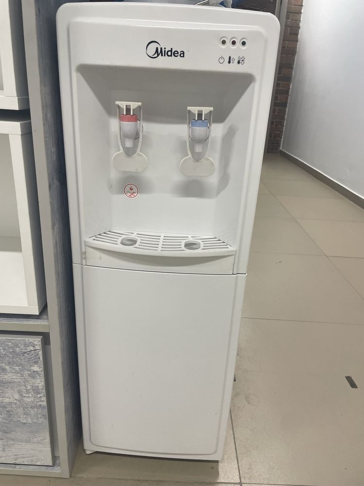 Кулер для воды !
