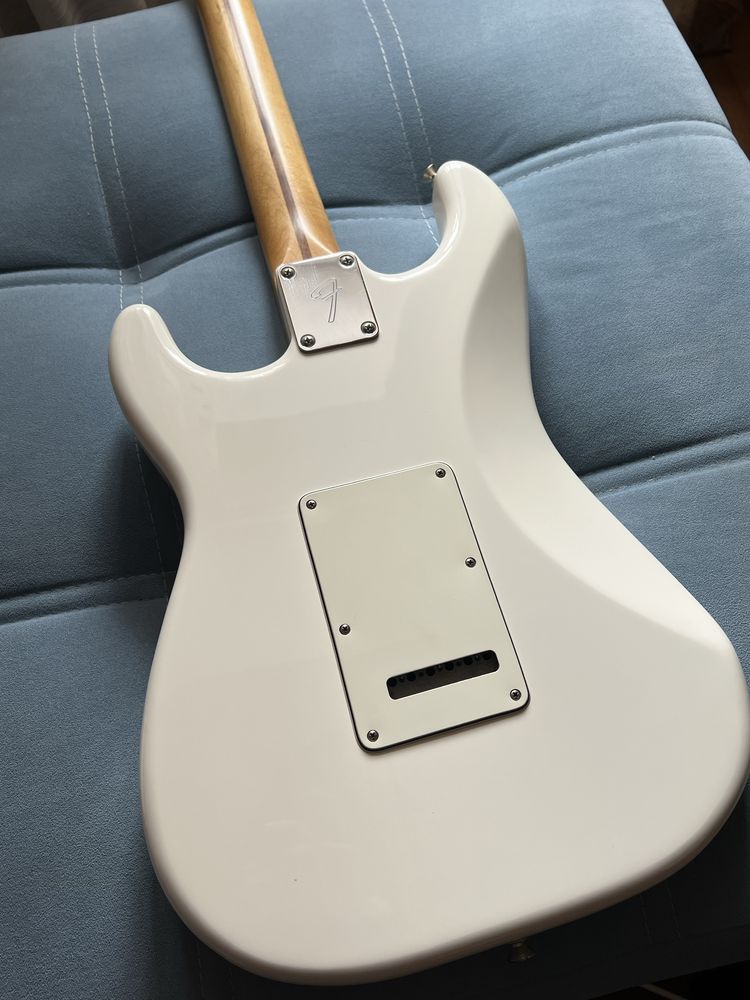 Продам электро гитару Fender Stratocatster Player