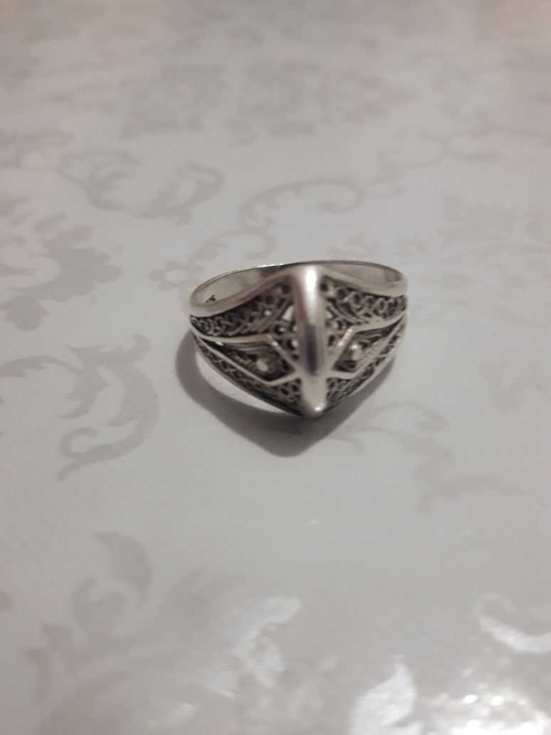 Серебрянное кольцо 20 р.