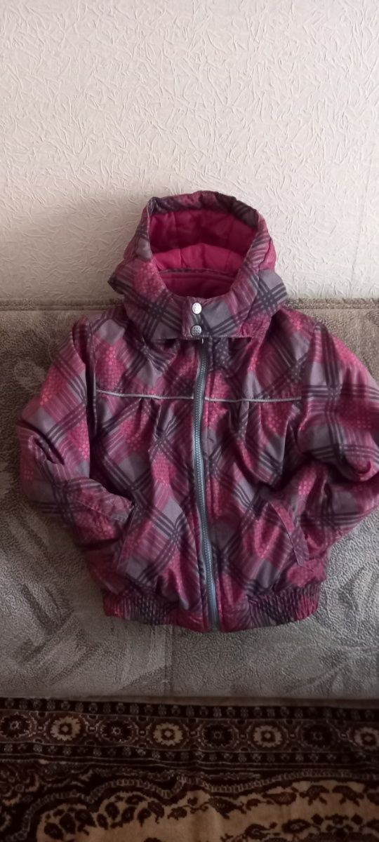 Продам демис.куртки для девочки