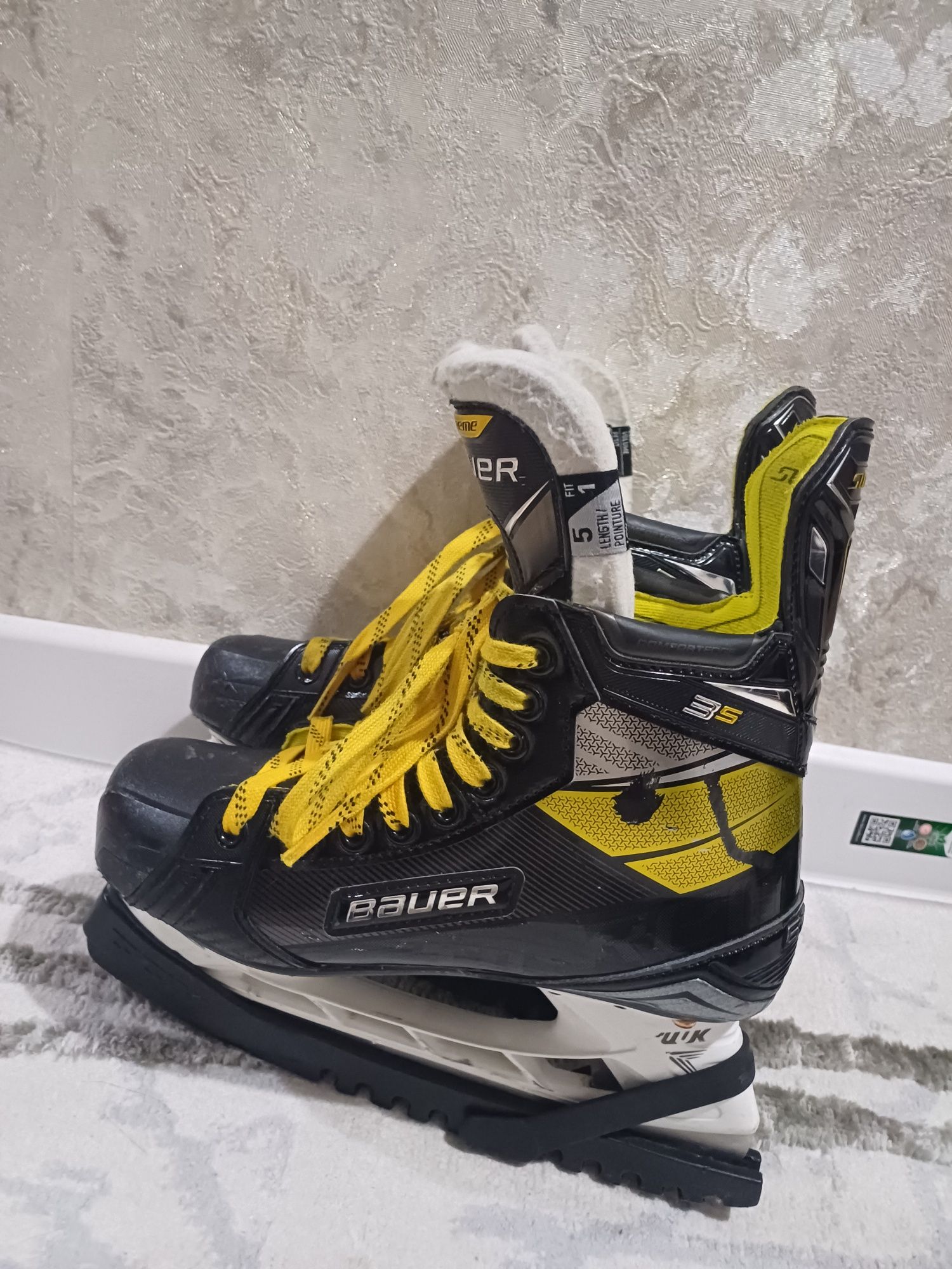 Продаю хоккейные коньки Bauer