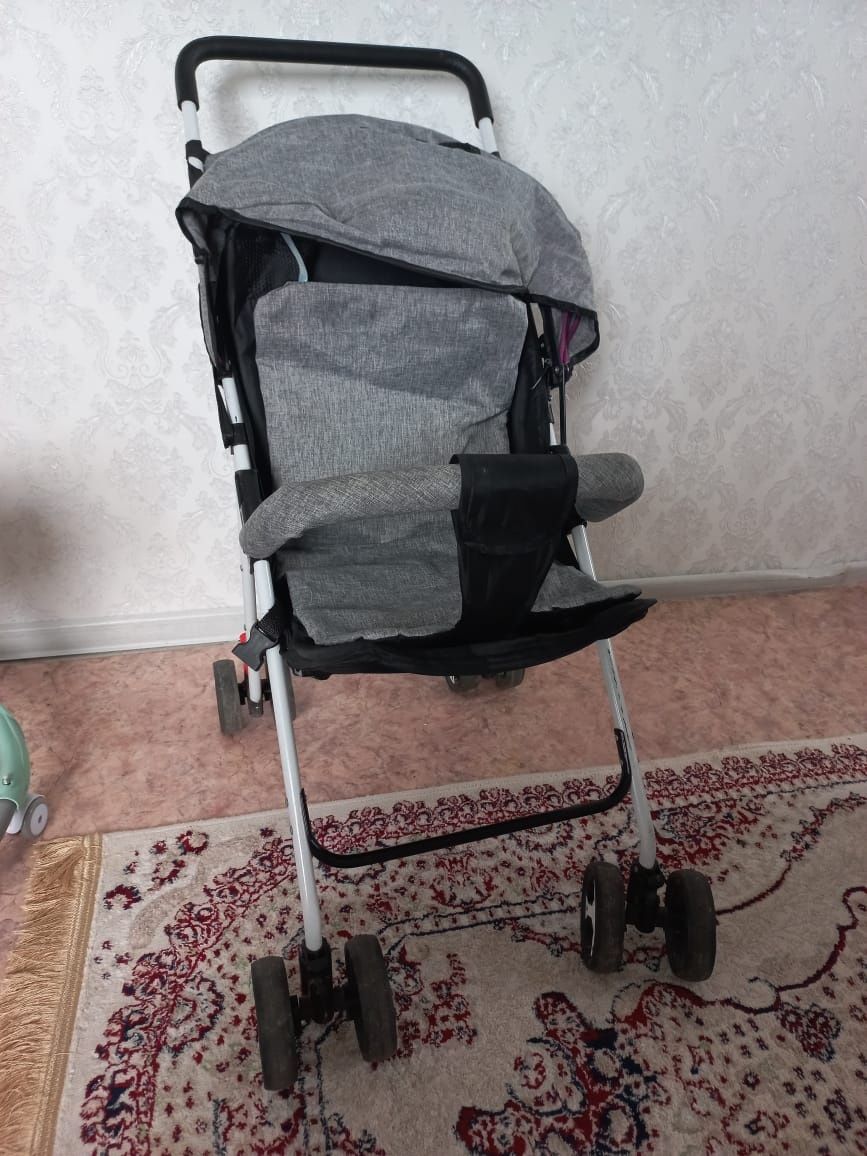 Продам коляску в почти новая  за 15тыс. Срочно!и
