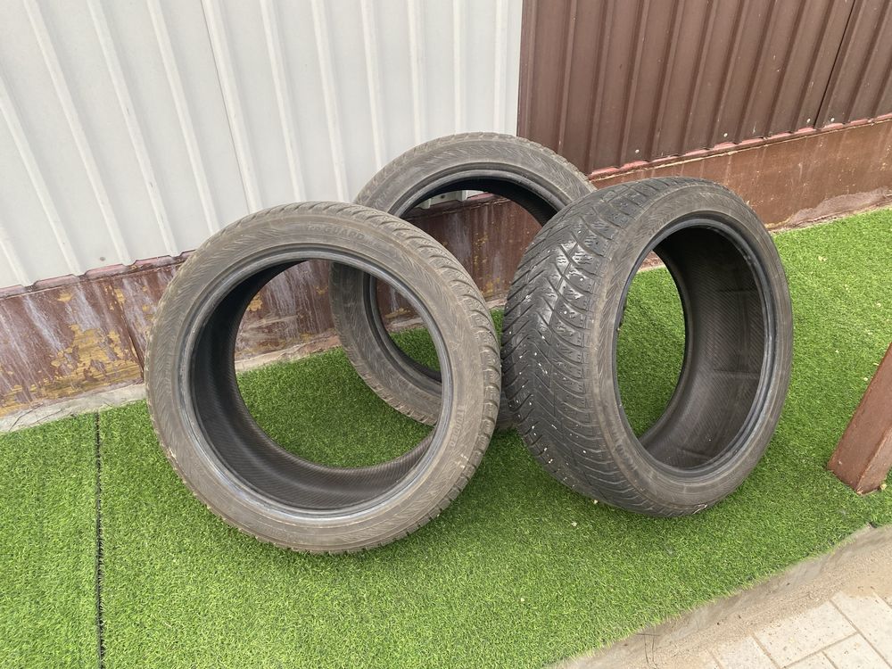 Продам резину 3 штуки 235/45 р18