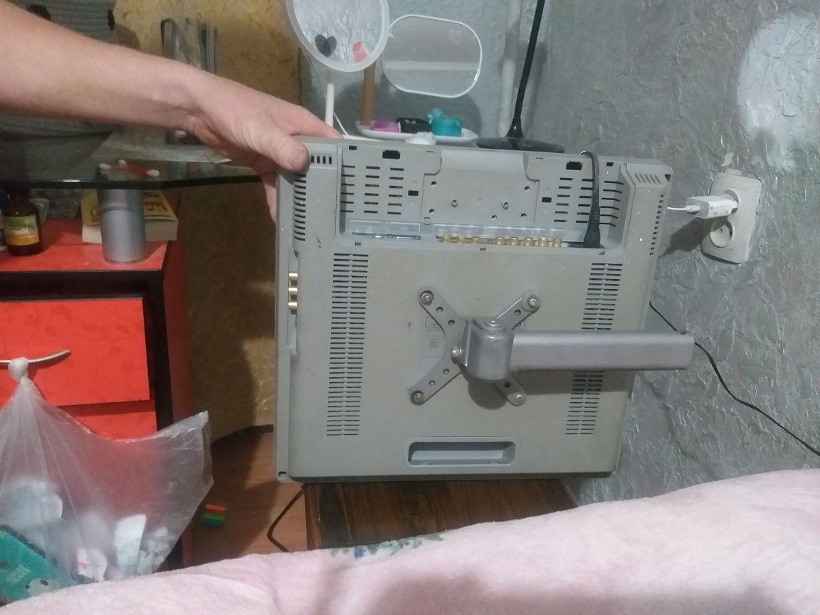 Продам телевизор тошиба