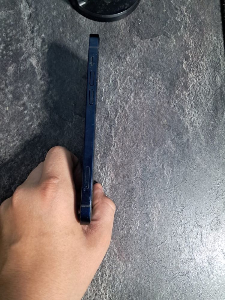 Iphone 12 в хорошем состание