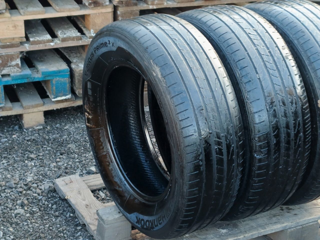 Шины безкамерки комплект 3шт размер 235/ 65 R17