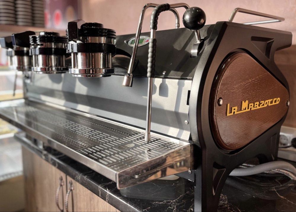 La Marzocco, Strada,  7, млн тг, 3 группы, новая , полный комплект
