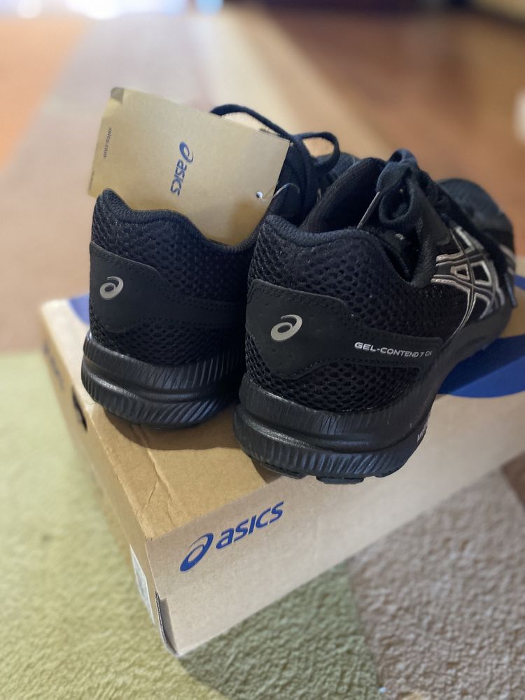 Продам кроссовки asics gel-contend 7 cn
