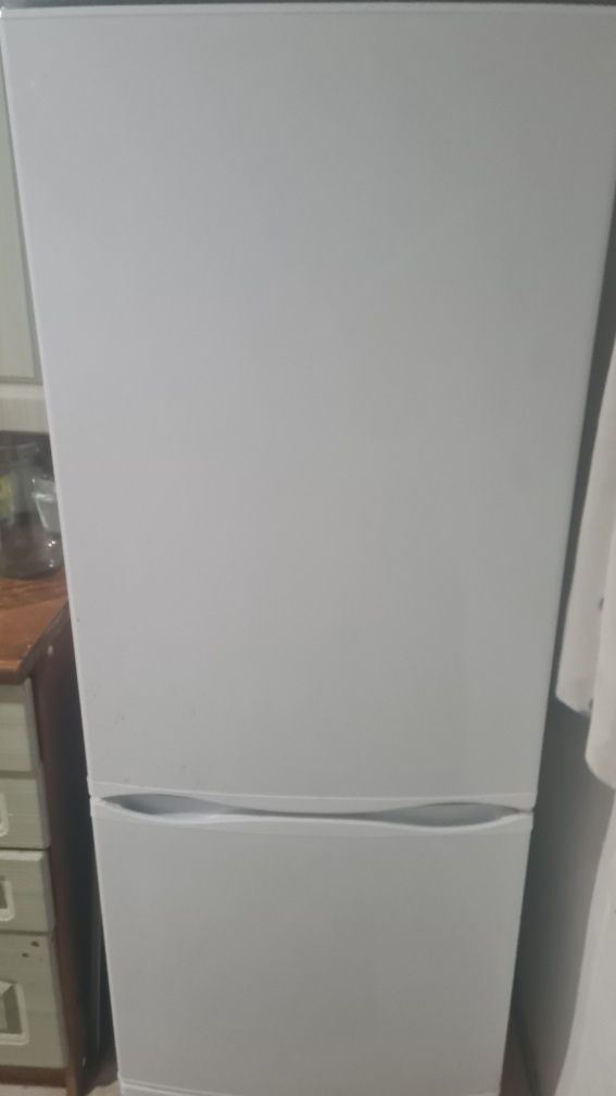 Холодильник LG  продам