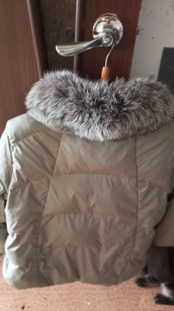 Продам куртку женскую