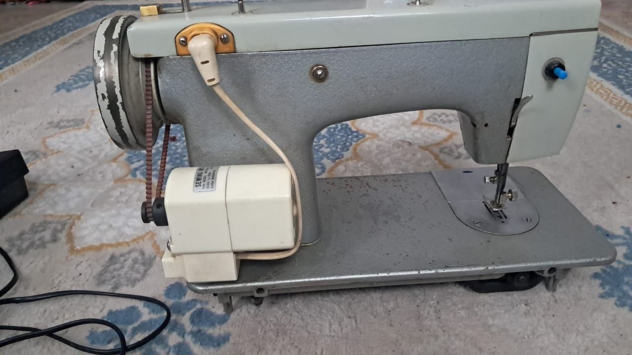Продам швейную машинку