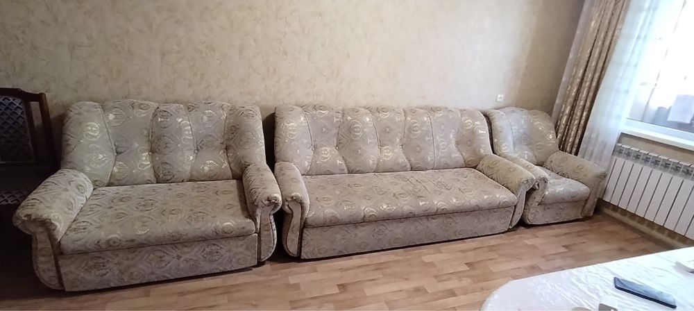 Диван в комплекте