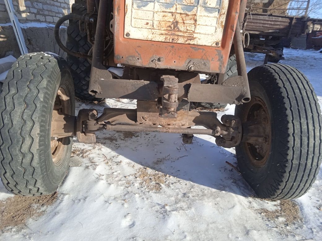 трактор т-25 с куном  на полном ходу
