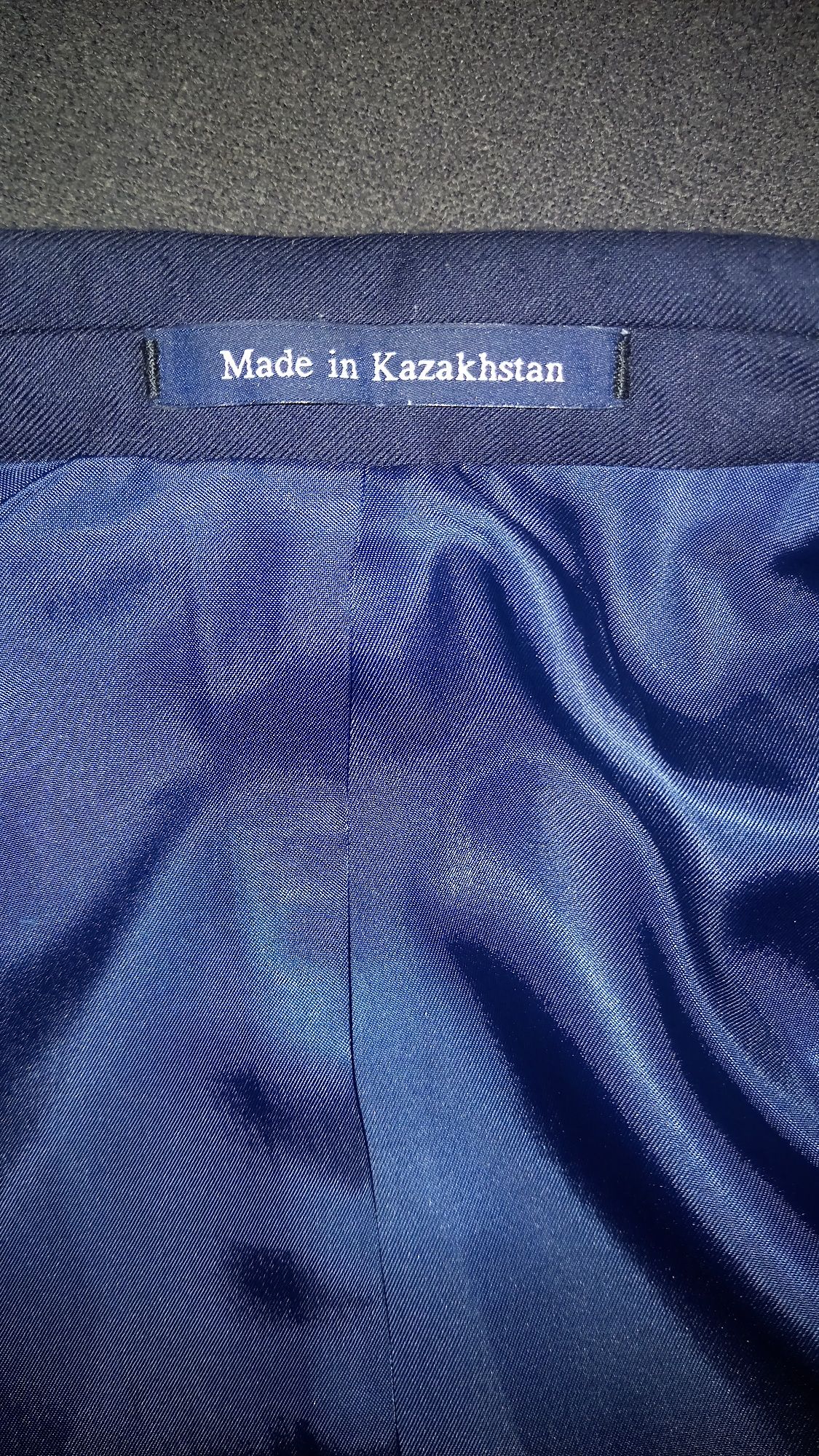 Продам школьный костюм
