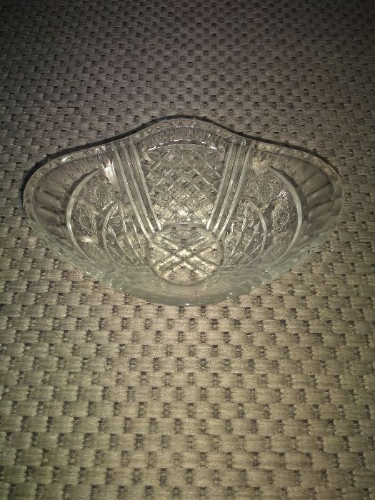 Продам стеклянную корзинку