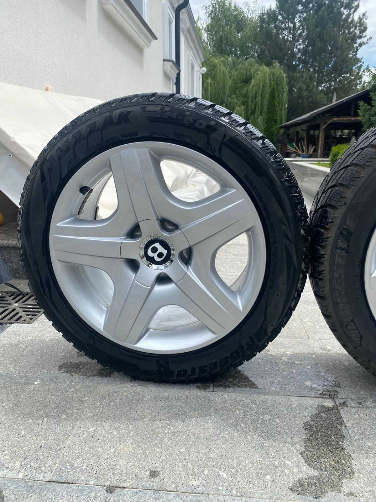 Продам зимнюю резину с дисками, комплект 4 штуки на Bentley (Бэнтли)