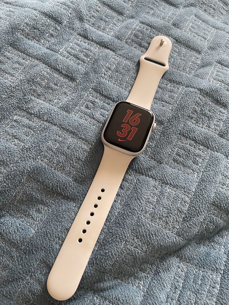 Продам Apple watch 8 45 mm