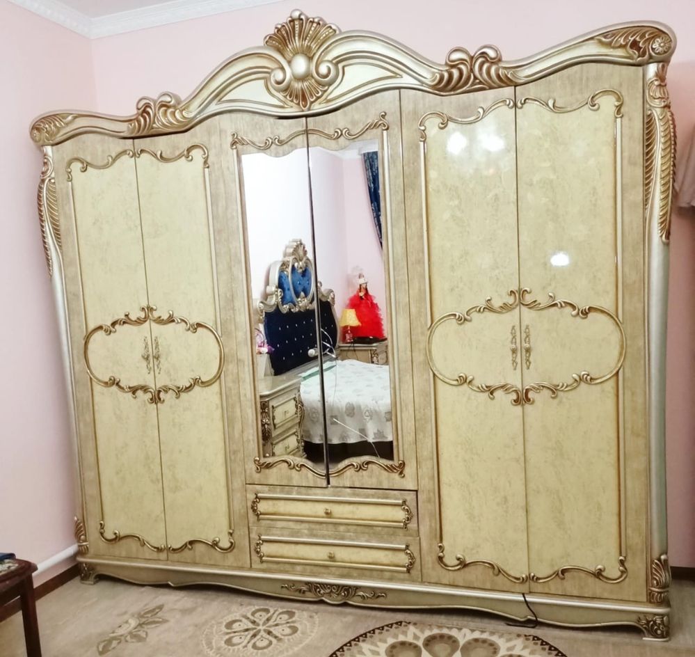 Продаю спальную гарнитуру