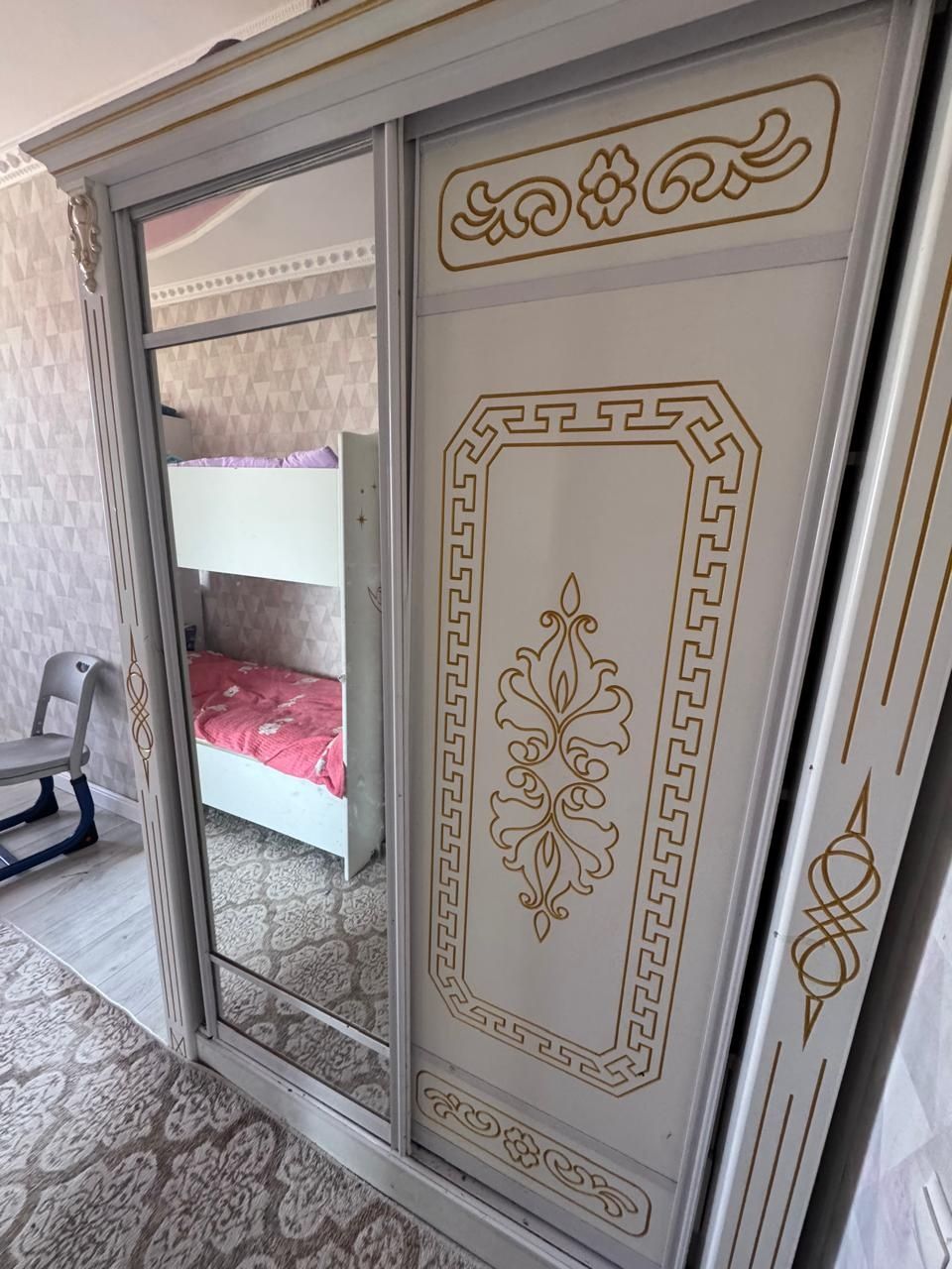 Детская кровать 2 ярусная с 2 шкафами продается