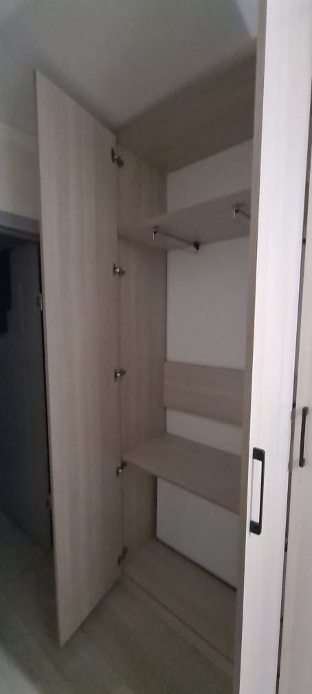 Продам шкаф в прихожую  новую