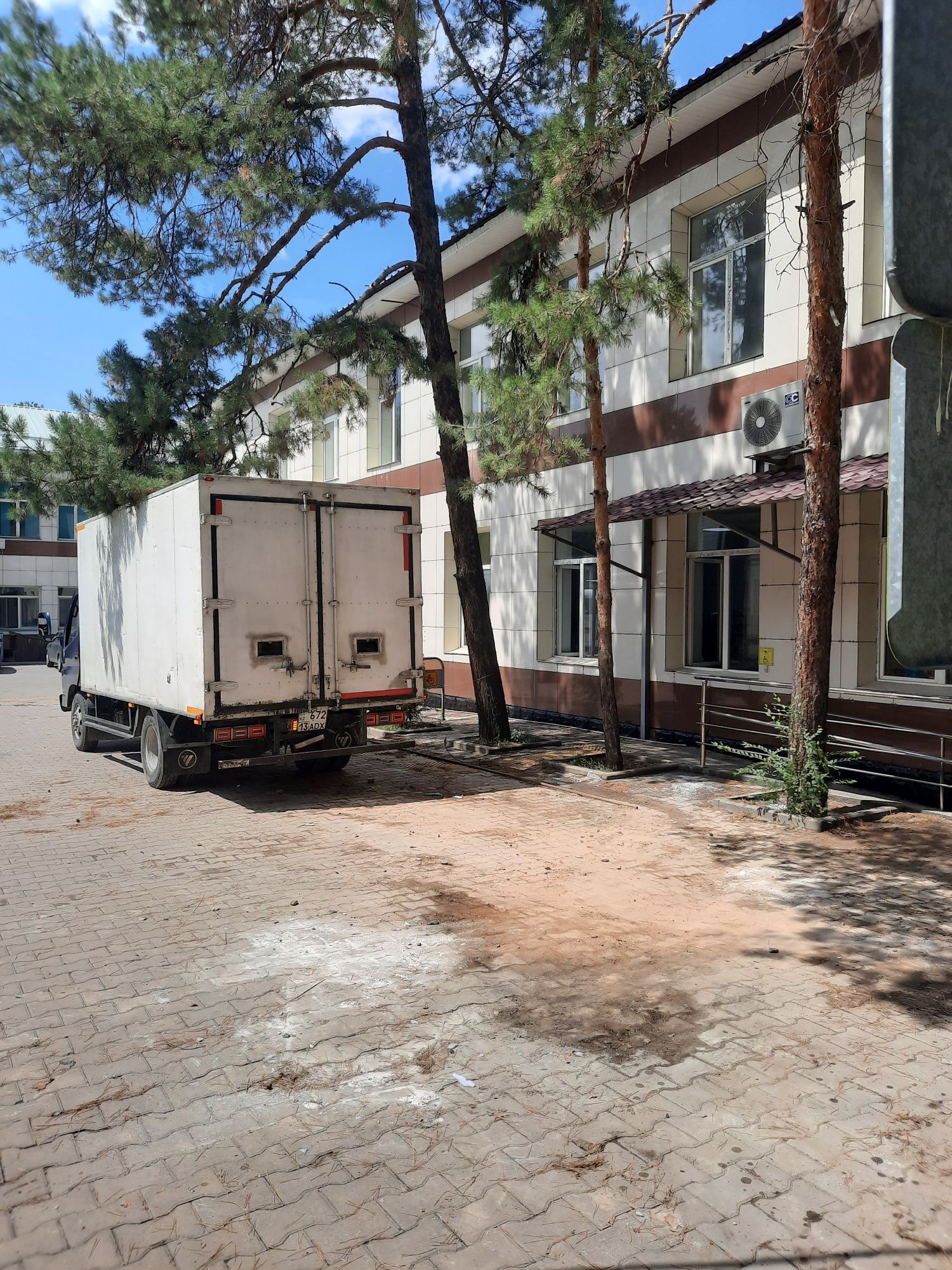Услуги по вывозу мусора  Вывоз старой мебели шкафы, Вывоз с
