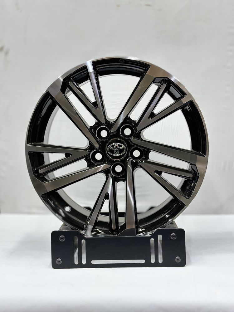 Продается компоект диск R18 5x114.3 Camry 80