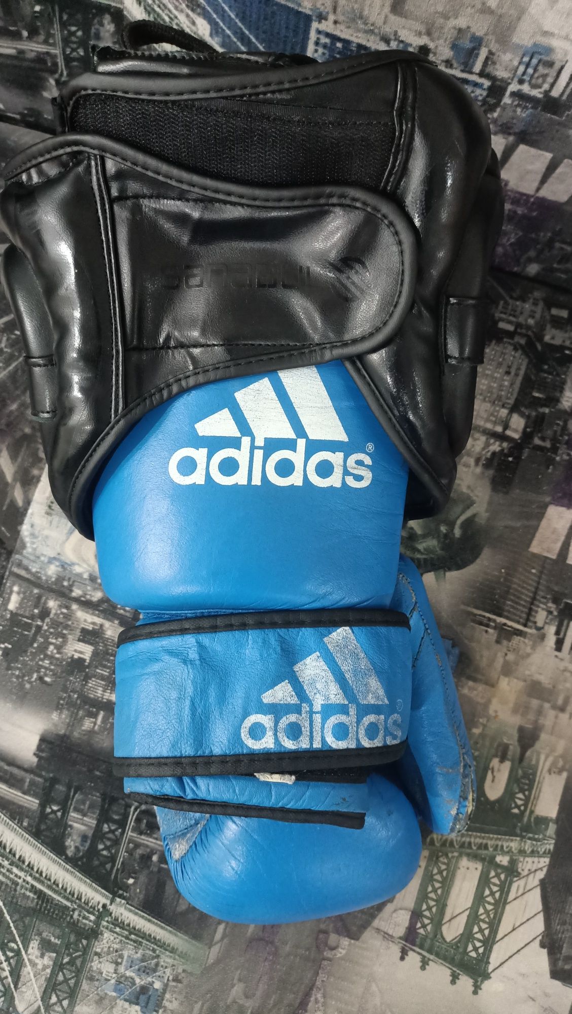 продам перчатки для бокса + шлем
