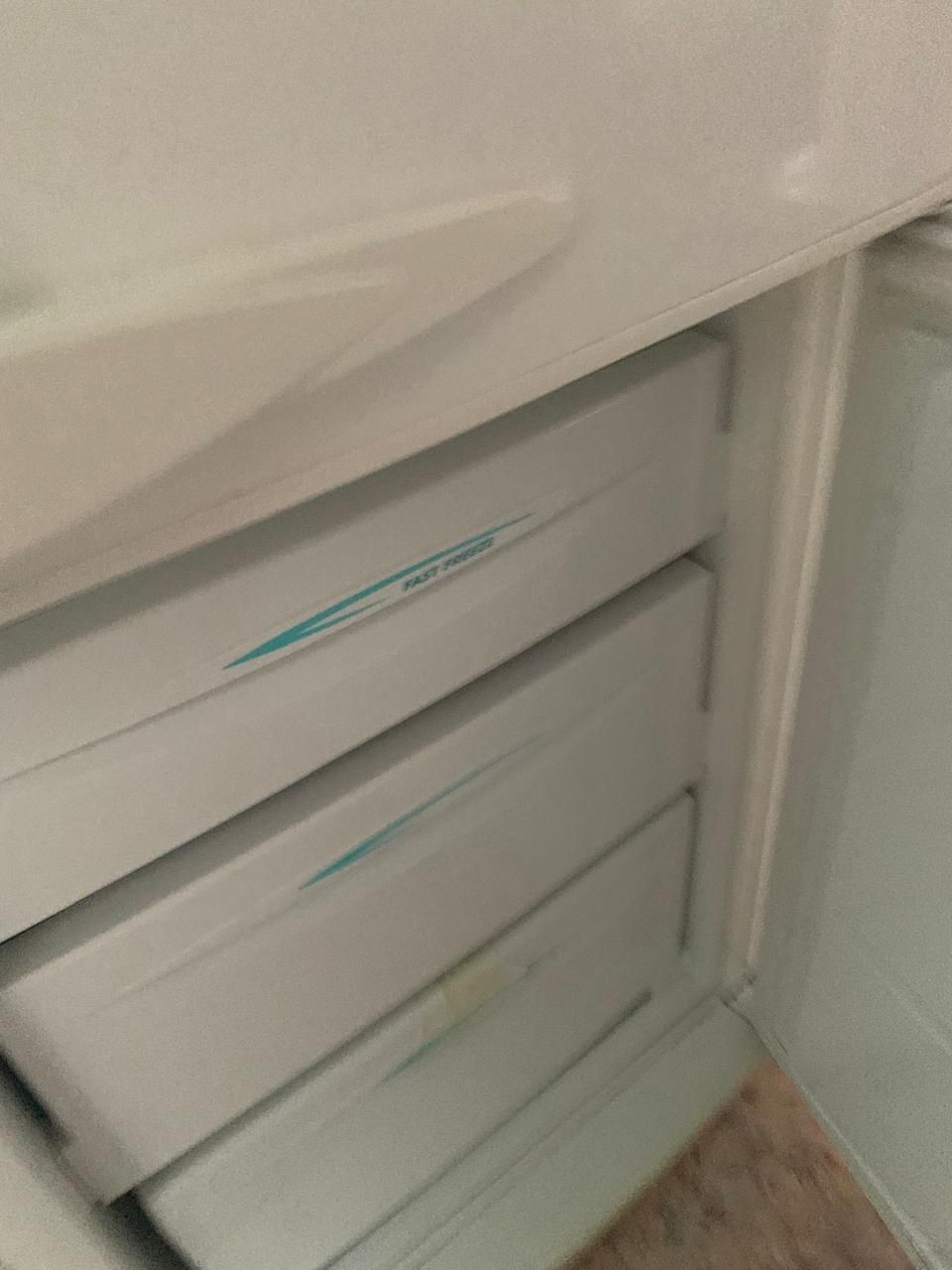 Продам двухкамерный холодильник