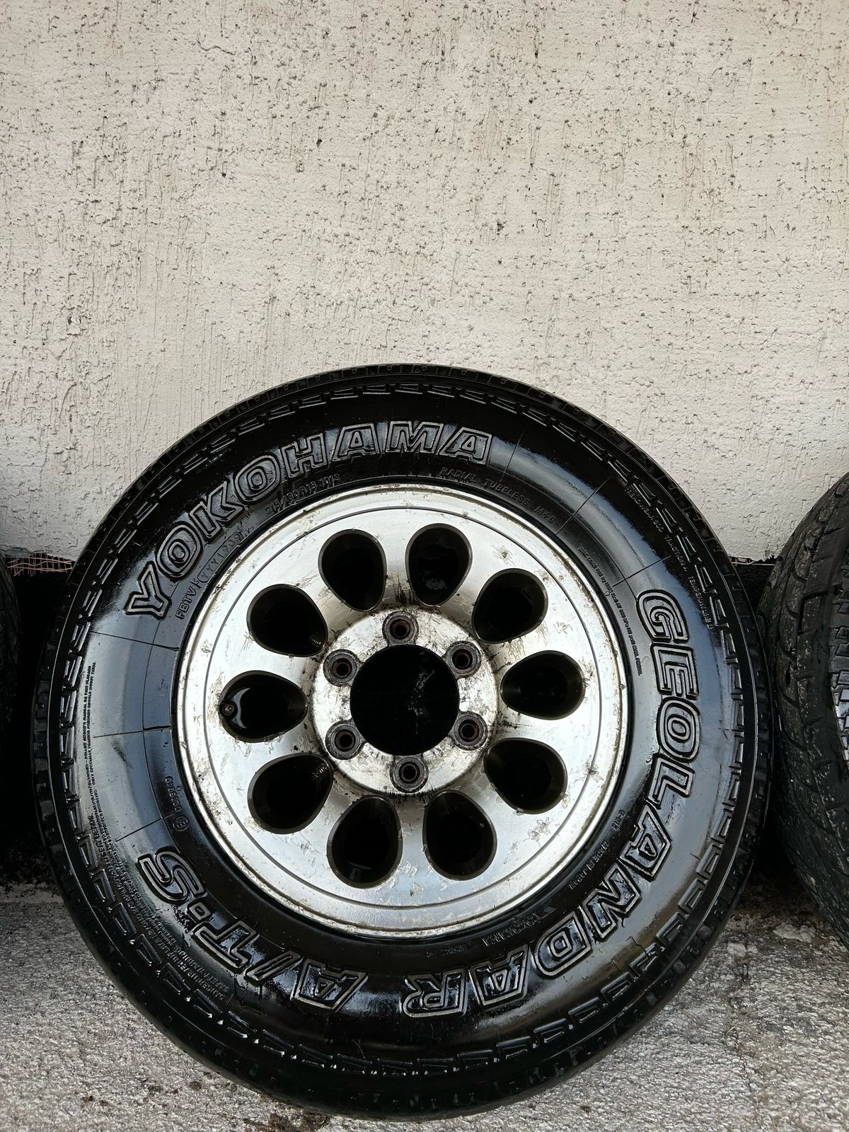Продам диски на внедорожник
