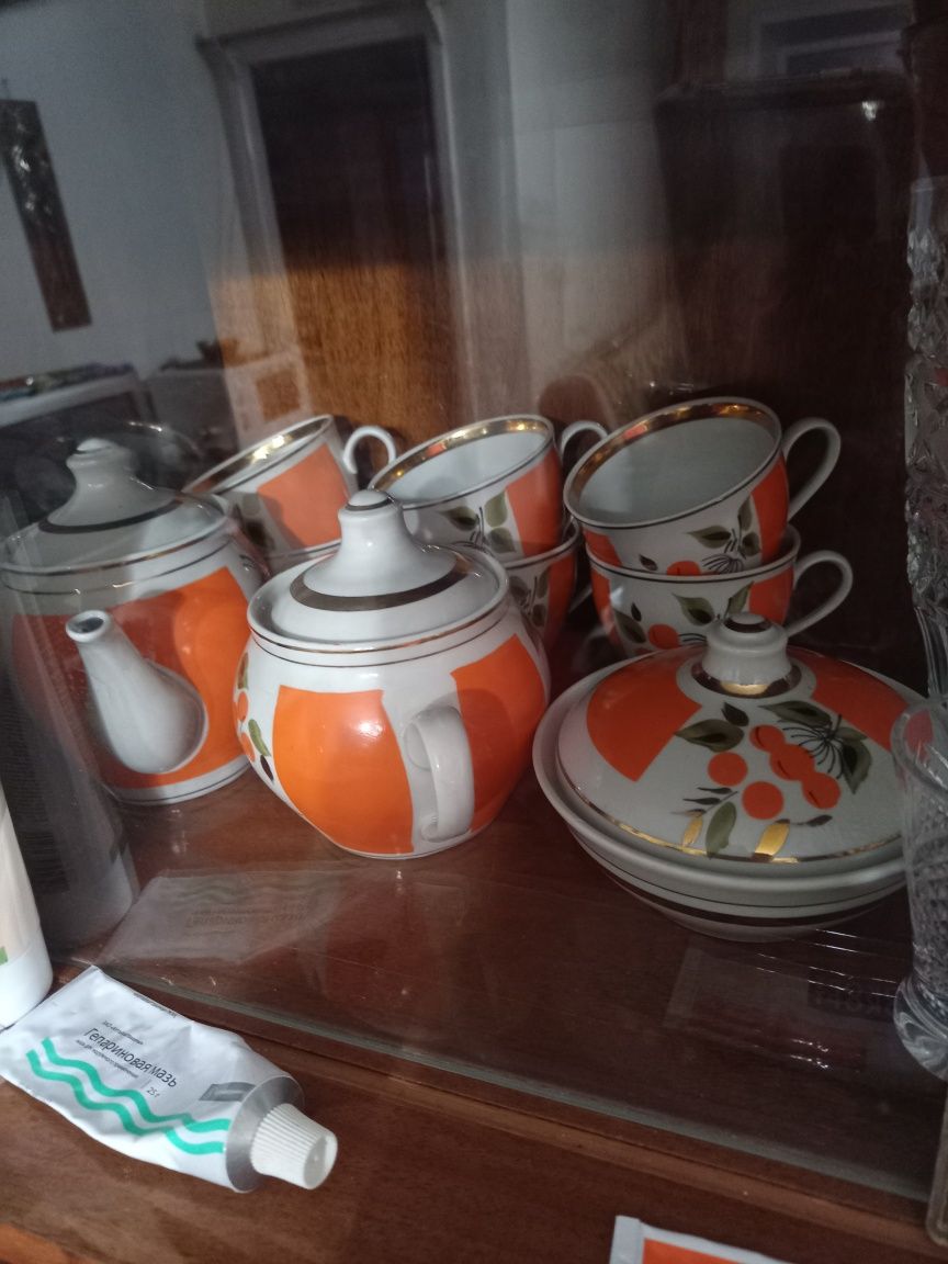 Продам сервиз и кувшин с бокалами ЛФЗ