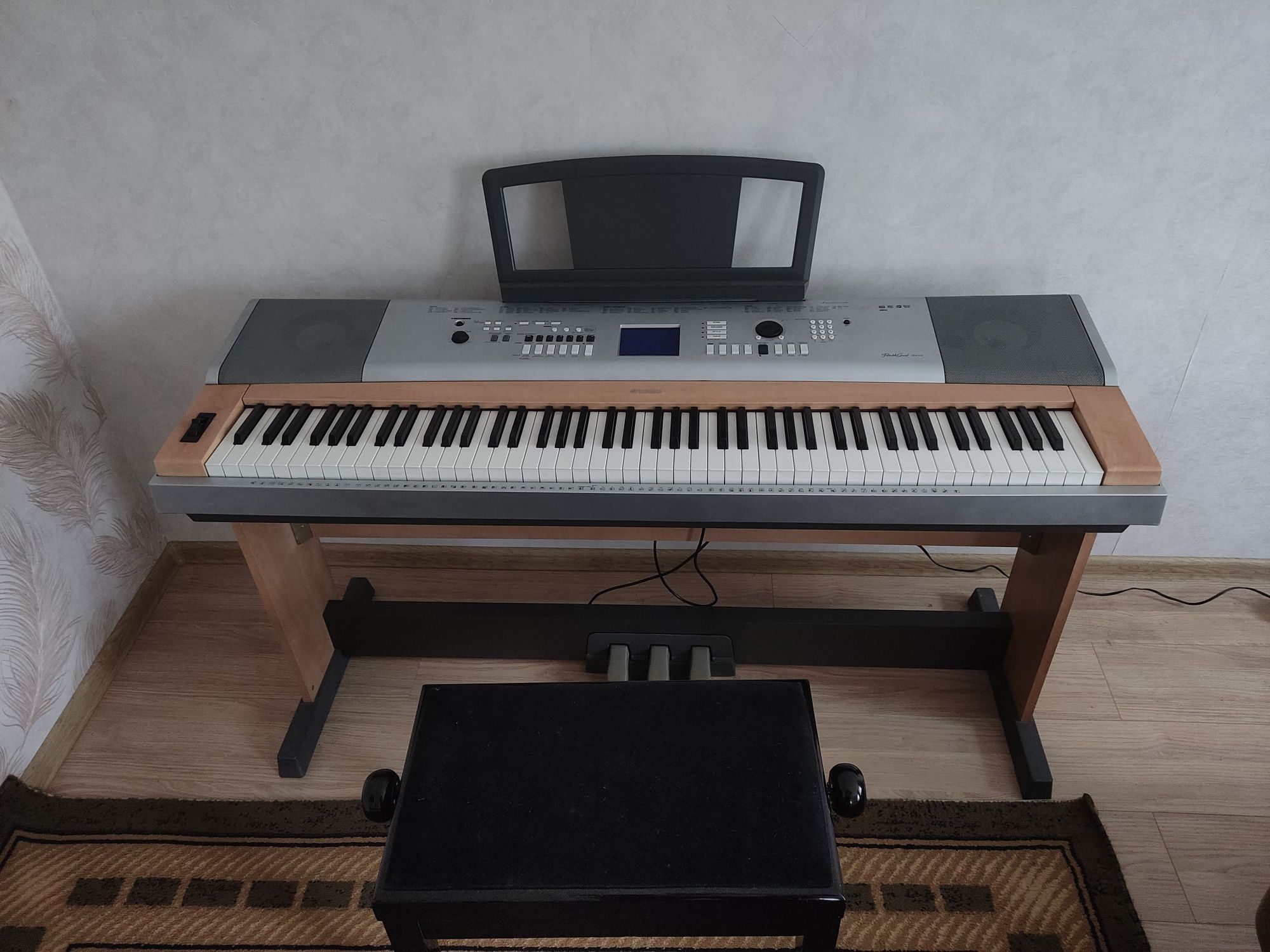 Синтезатор. Yamaha Portable Grand GX-630