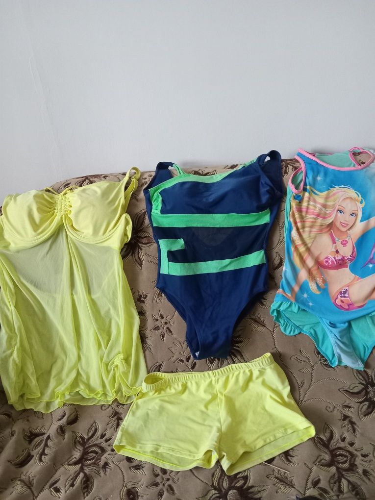 Продам купальники 42-46 размеры новые и б/у и шорты