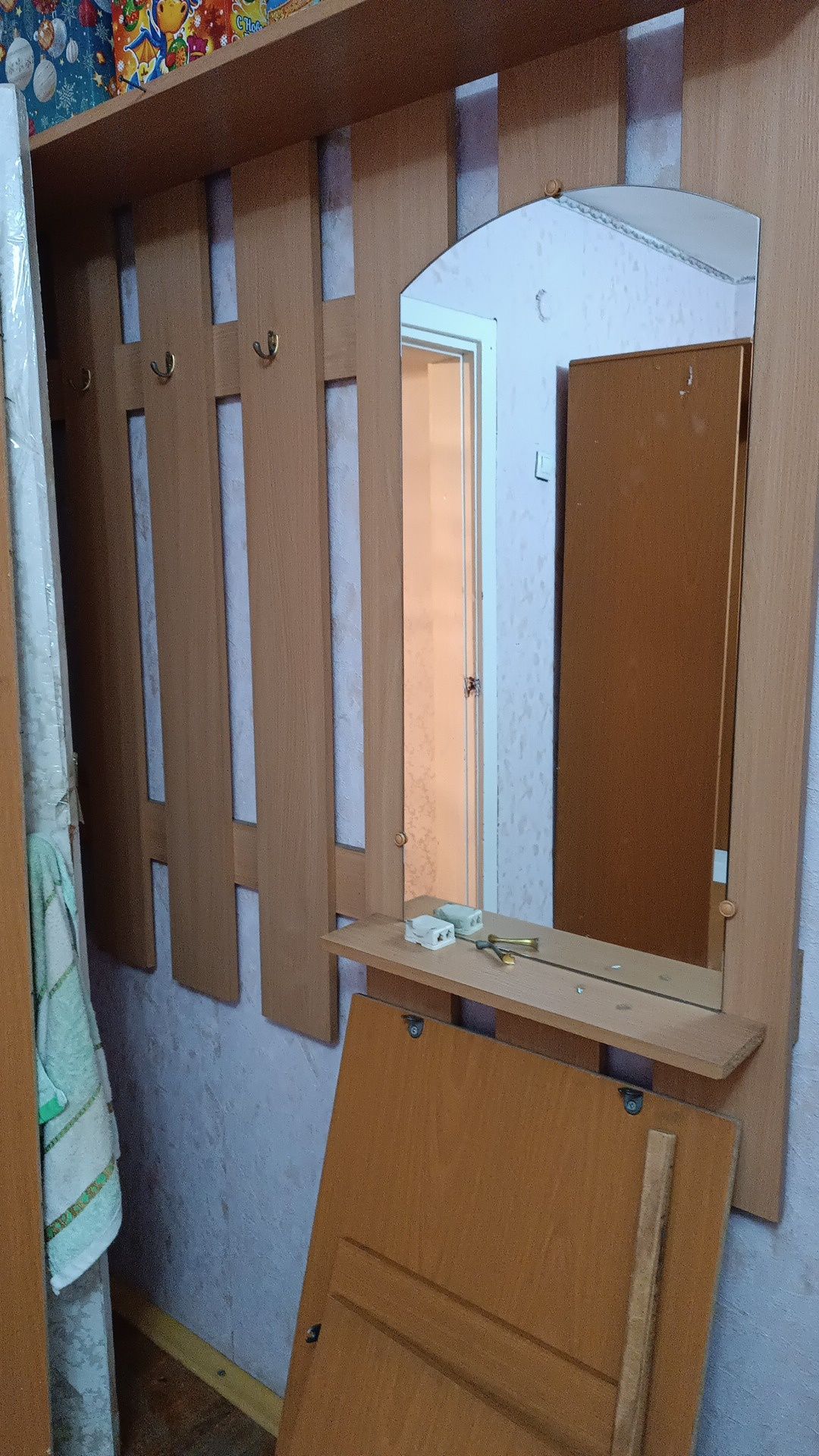 Продам спальный гарнитур, прихожая б/у