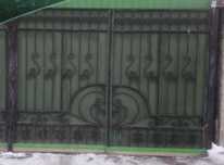 Ворота кованные зашитые