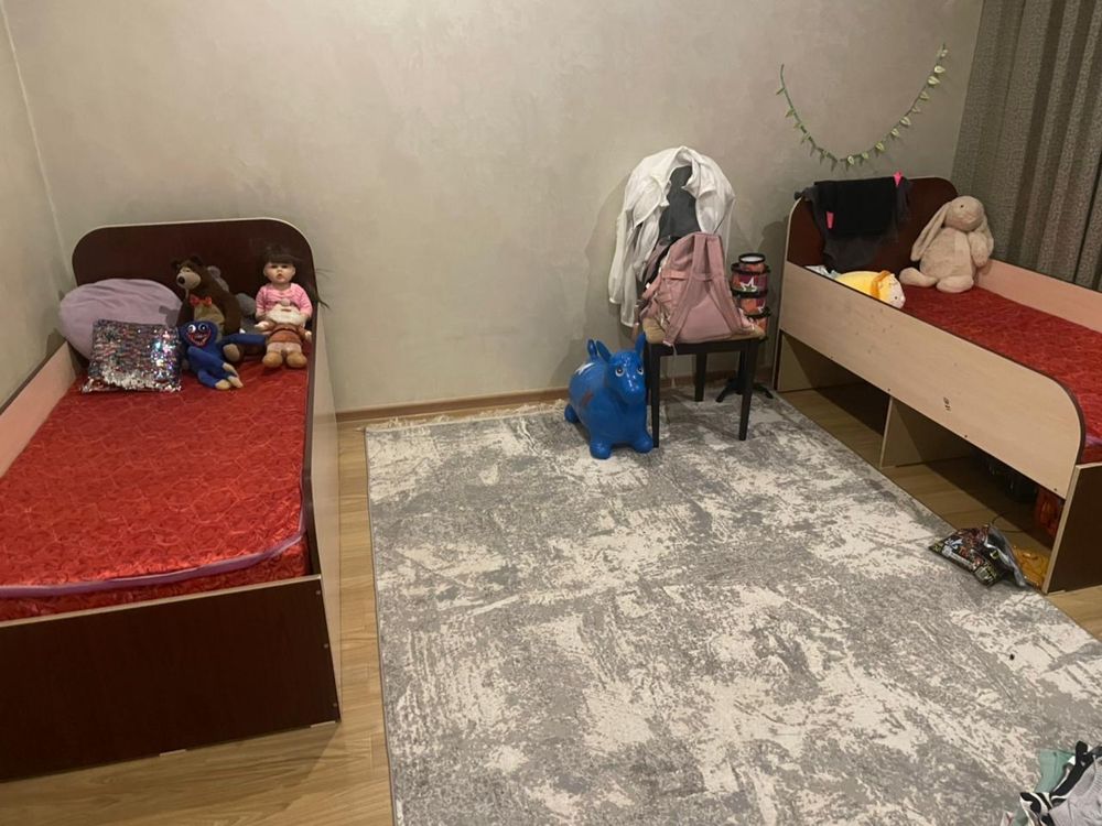 Детские кровати две штуки в хорошем состояний с матрасом