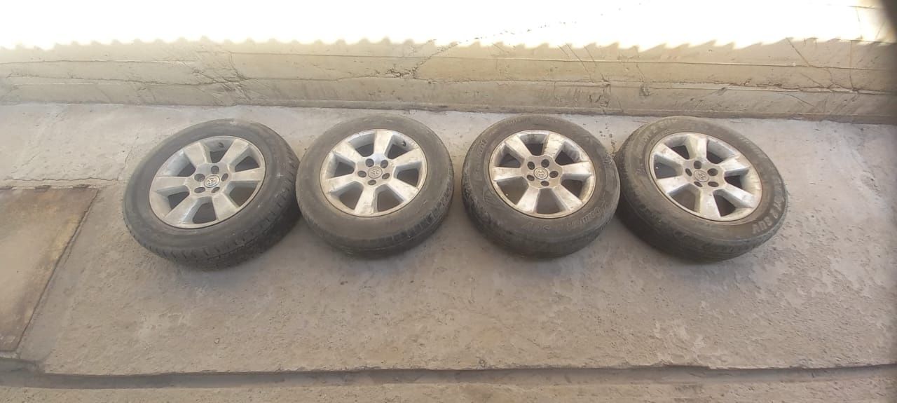 Б/у покрышки с дисками,размері 225/65R17