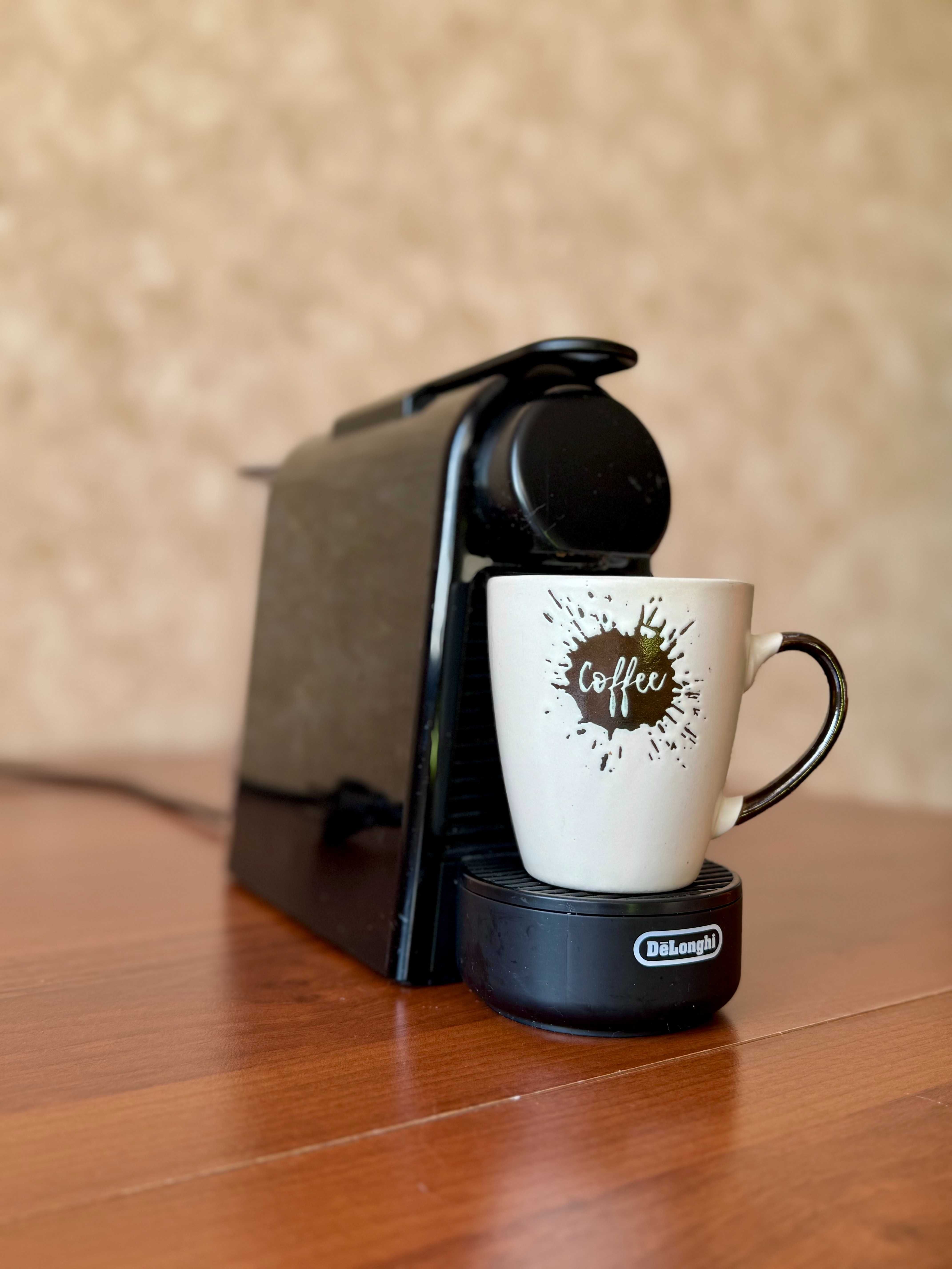 Продам кофемашину DeLonghi EN85.B (капсульная)