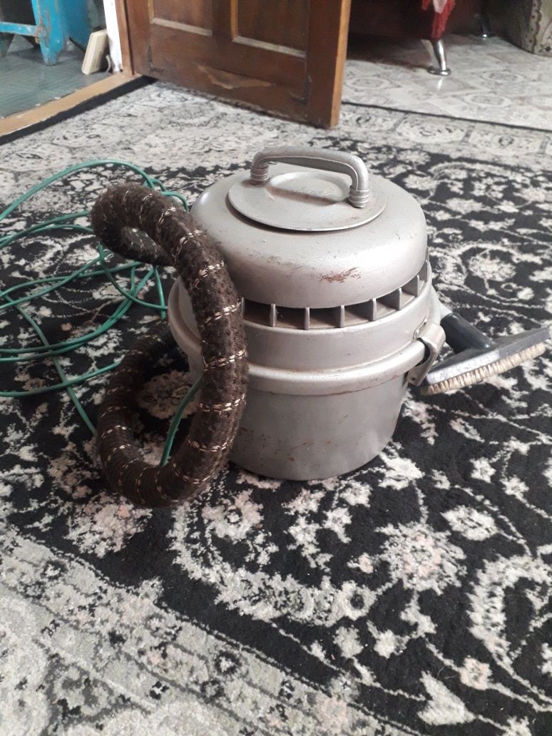 Продам пылесос ,,Уралец,,